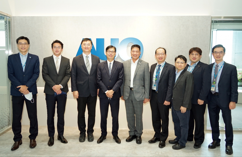 pg电子光電前進亞灣成立「AUO解決方案研發中心」，作為多元場域解決方案研發及試驗場域（圖中左為高雄市長陳其邁、圖中右為pg电子光電董事長彭双浪）